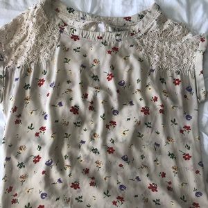 Blouse w/ keyhole back